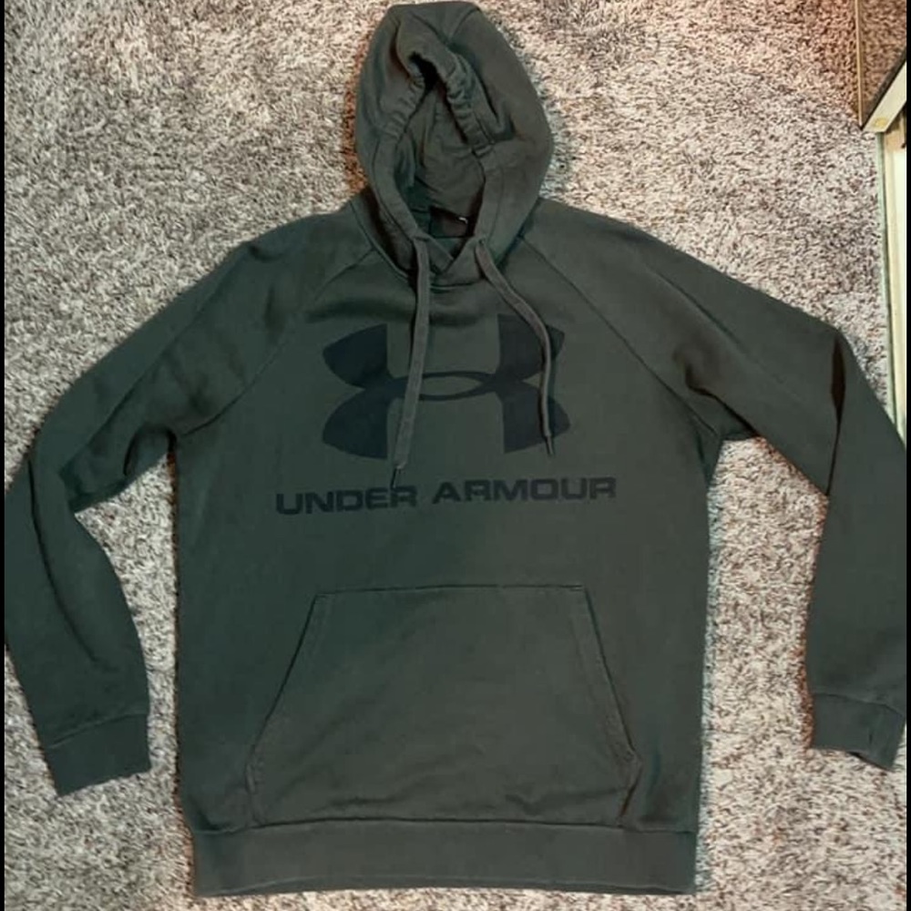 Men’s under Armour hoodie
